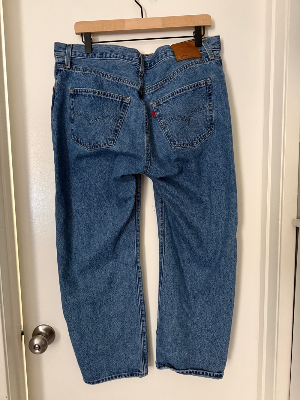 Levi's Women’s Straight-Leg Jeans — Medium Blue Wash - Picture 2 of 6